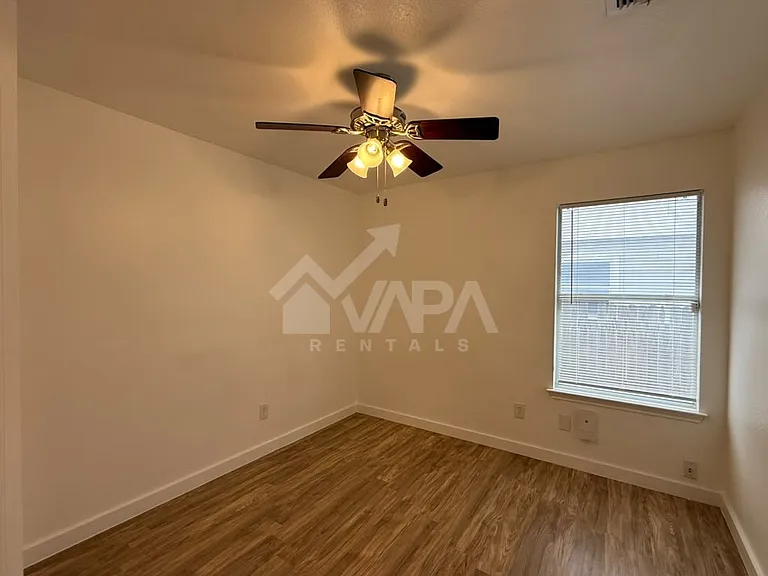 9218 Everton — Photo 10