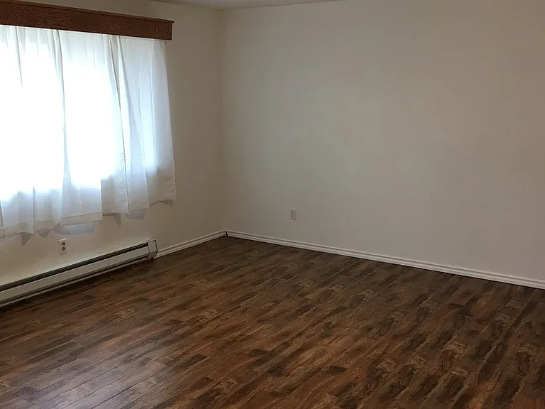 304 Hawthorne St — Photo 2