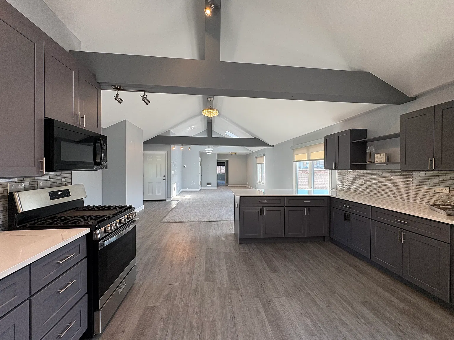 3 bed, 2800 sqft, $2,800 — Photo 4