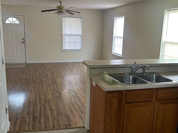 3rd image of 512 Hardin St APT A