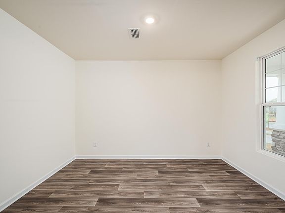 3rd image of 360 Rayland St