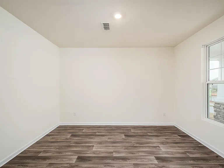 360 Rayland St — Photo 3