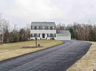 4 Bridle Ct, East Greenbush, NY 12061