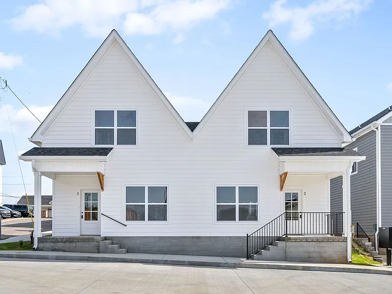106 Cooper Pl — Photo 1