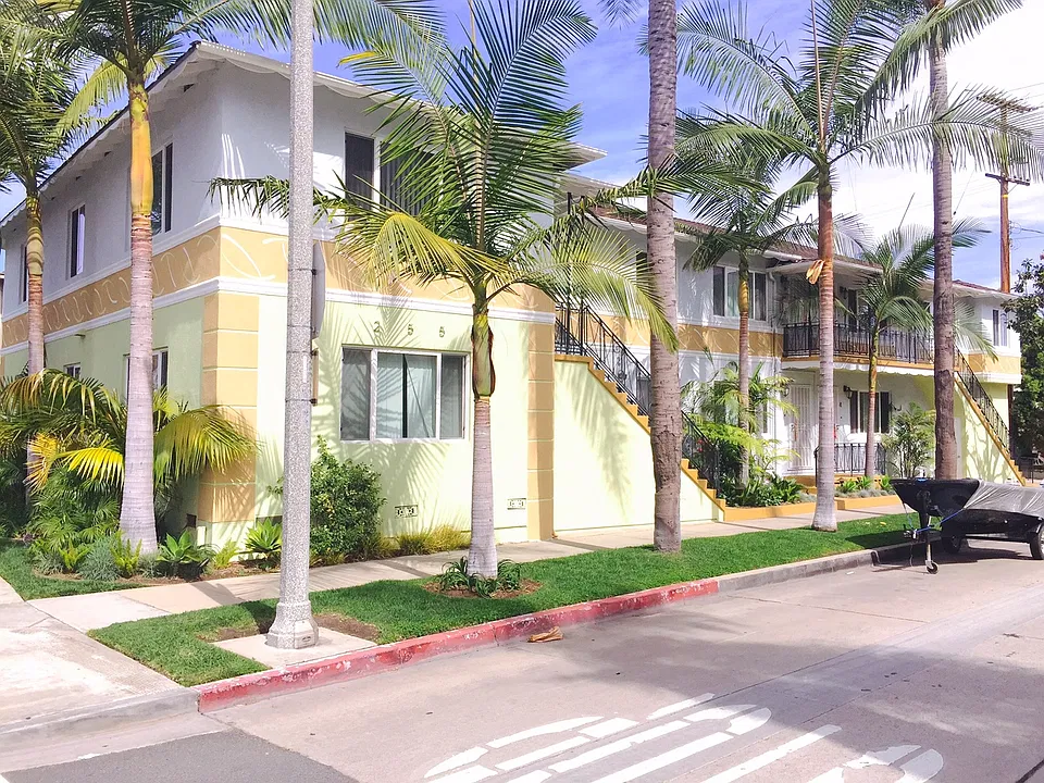 255 Glendora Ave