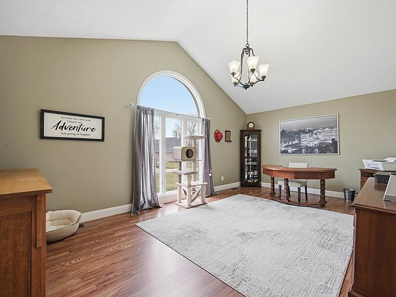 5th image of 209 N Copperwood Ct