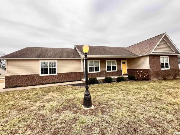 101 Breeze Dr, Carterville, IL 62918