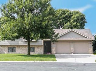 1274 Swift Cir, Shakopee, MN 55379
