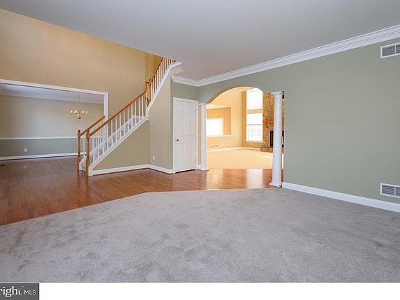 5th image of 120 Ford Dr