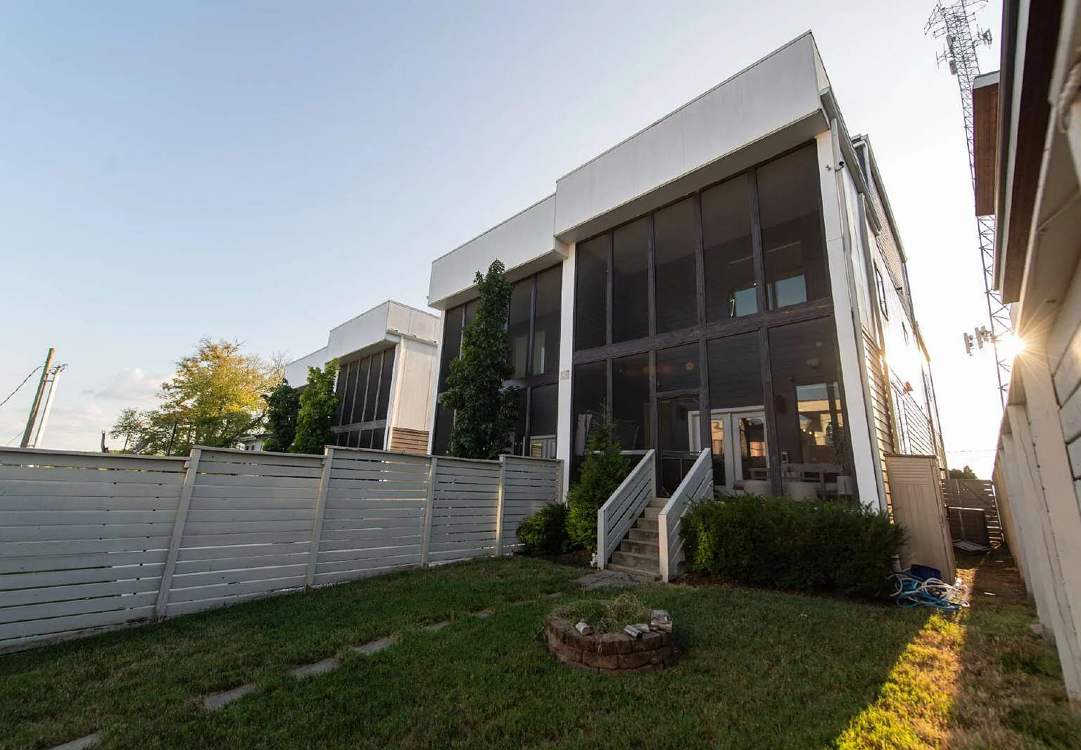 3 bed, 4.0 bath, 2788 sqft, $899 — Photo 3