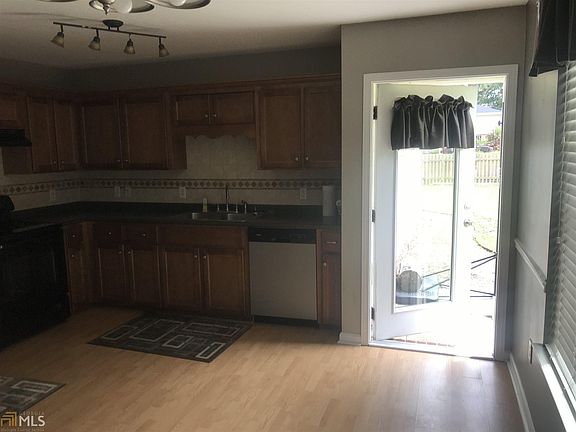 4th image of 104 Sandalwood Cir