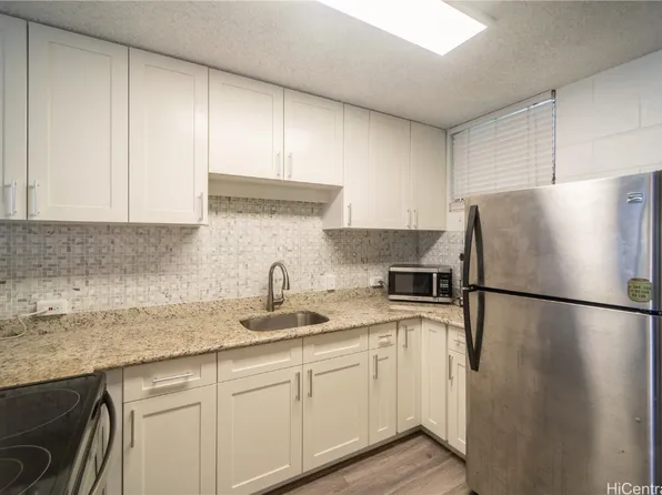 1110 Banyan St APT 103, Honolulu, HI 96817