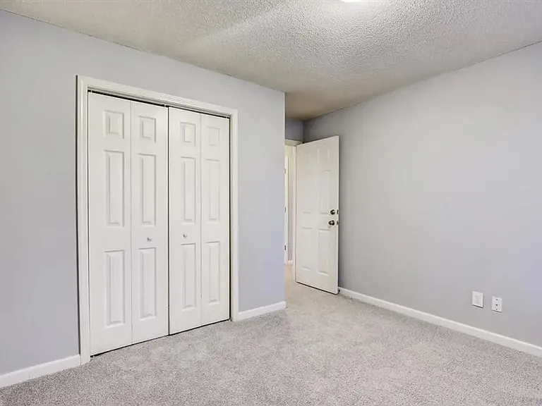 74 Flanders Ct — Photo 13