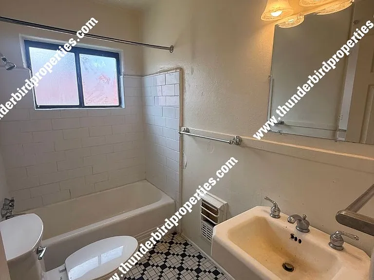 1202 Lead Ave SE — Photo 2