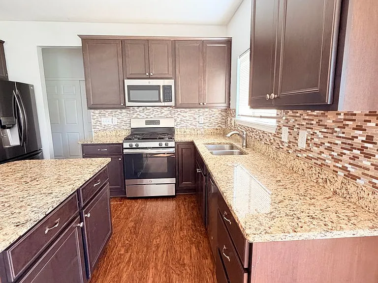 1321 Horse Shoe Bnd — Photo 9