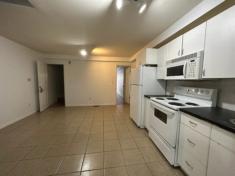 1734 Monument St #B — Photo 11