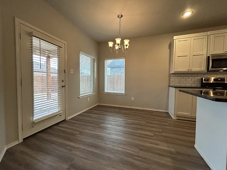 5843 Itasca St — Photo 4