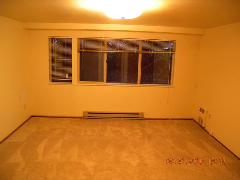 4615 Phinney Ave N #8 — Photo 2
