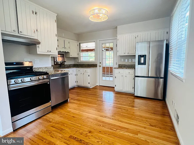 407 Anderson Ave — Photo 6