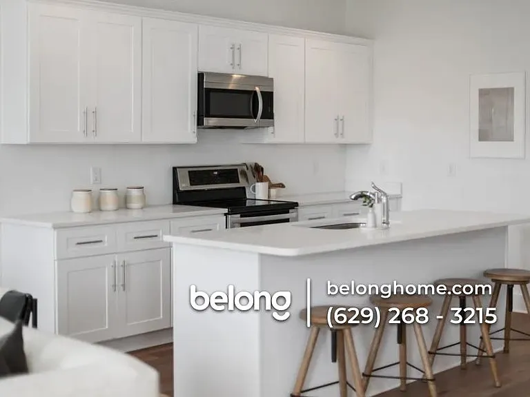 802 Briar Cir — Photo 1
