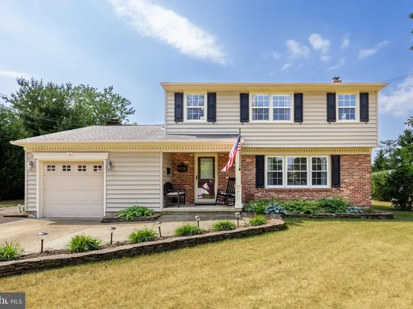 7 Beechtree Dr, Riverton, NJ 08077