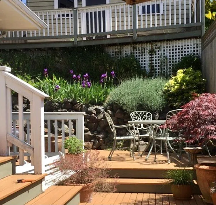 Private side yard.