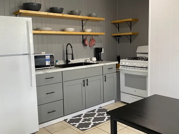 485 Waianuenue Ave, Hilo, HI