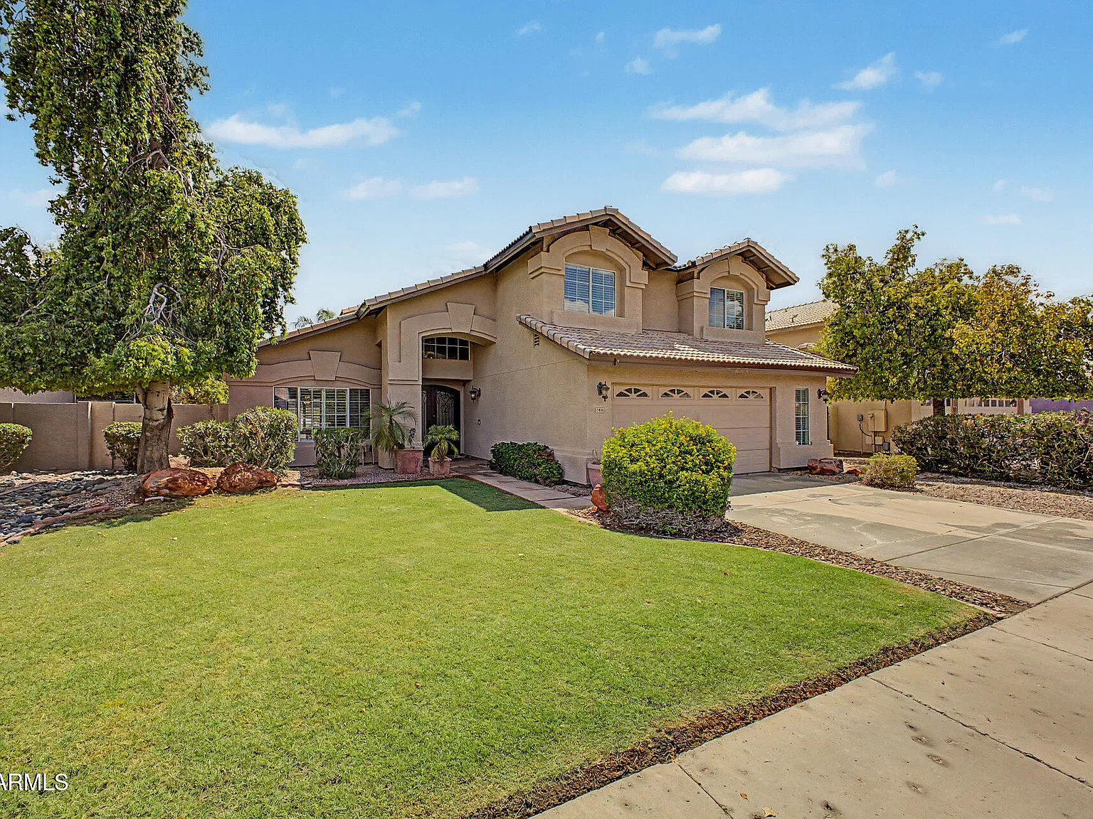 4 bed, 3.0 bath, 2570 sqft, $3,000 — Photo 2
