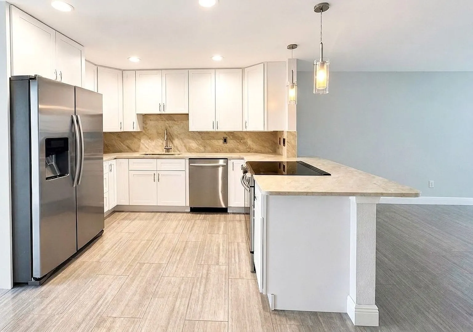 Remodeled First-Floor Condo Available Now in Naples — Photo 1