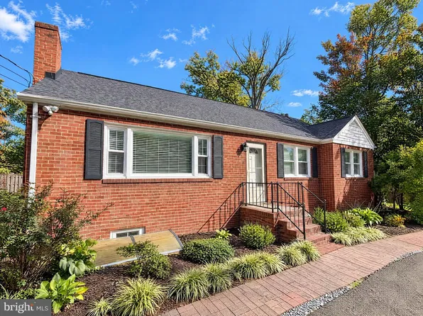 3907 Prosperity Ave, Fairfax, VA 22031