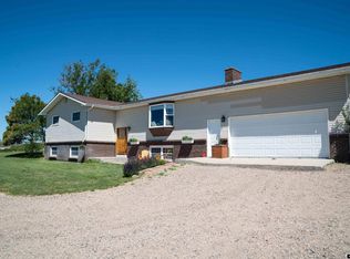 102 Chalk Buttes Rd, Douglas, WY 82633