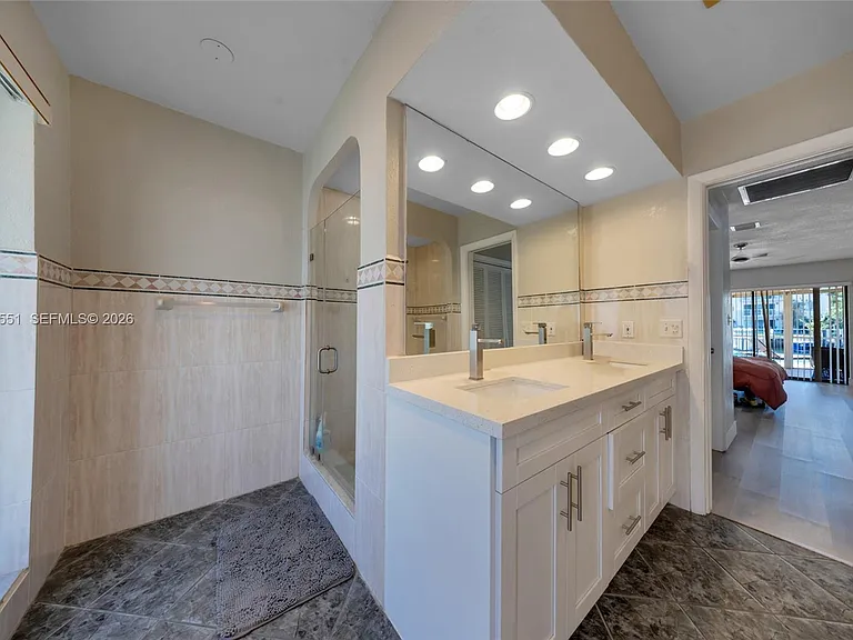 2752 NE 3rd St — Photo 18