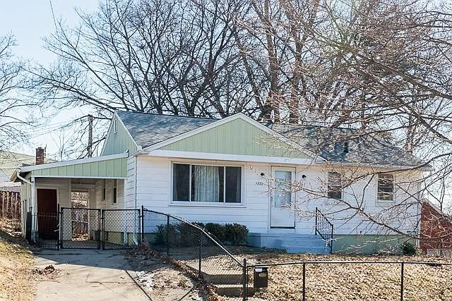 1022 Daniel St photo 1