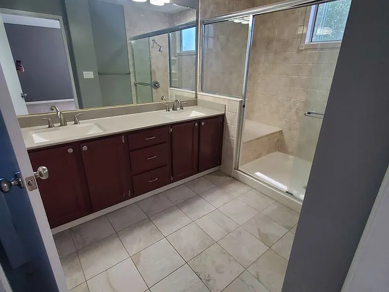 8700 Brittany Park Dr — Photo 11