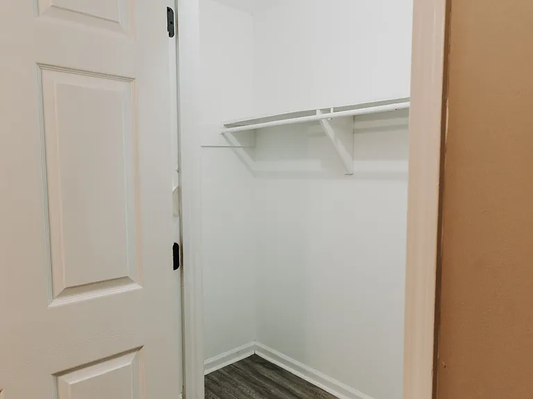 1800 Labette Manor Dr — Photo 10