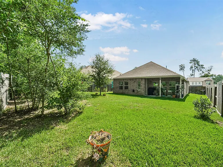 221 Woods Rose Ct — Photo 30