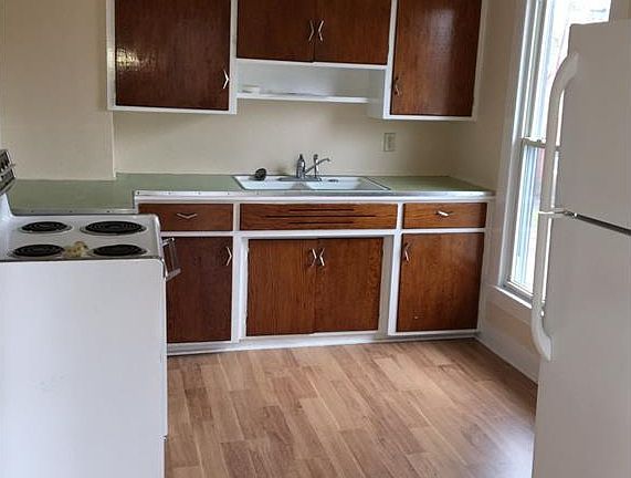 2nd image of 450 W Highland Ave