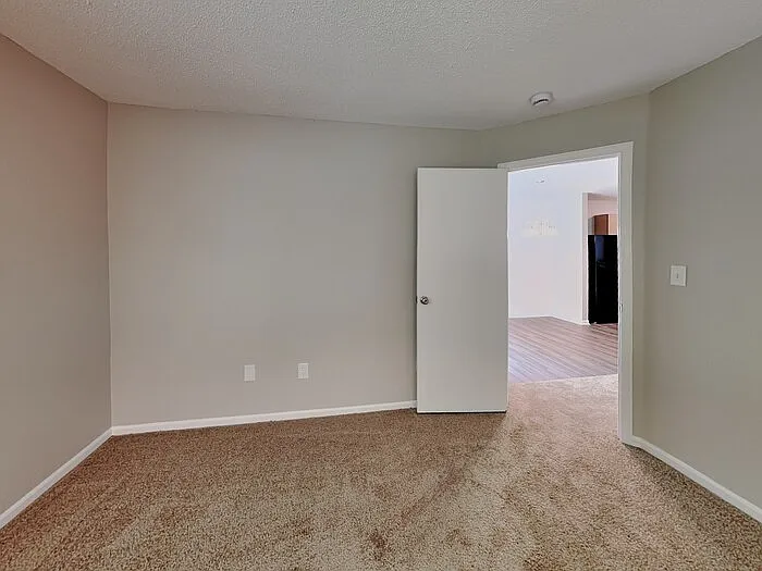 4440 Riverbrook Ln — Photo 8