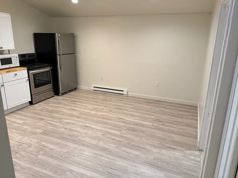 2707 W Wymer St #B — Photo 2