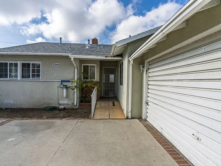 2540 Hudspeth St — Photo 23