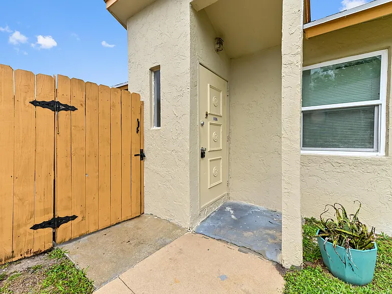 12467 Westhampton Cir — Photo 3
