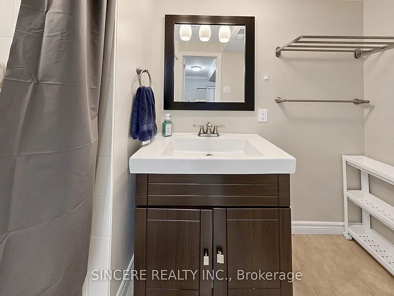 592 Canewood Cres — Photo 43