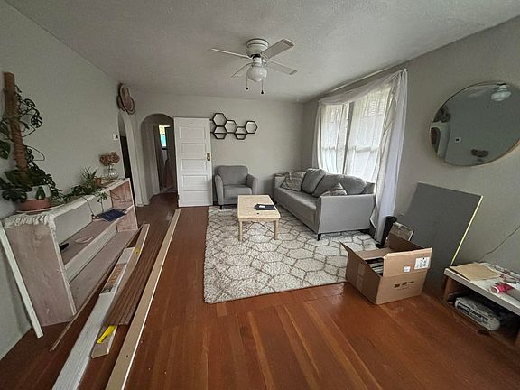 3rd image of 417 W Union St