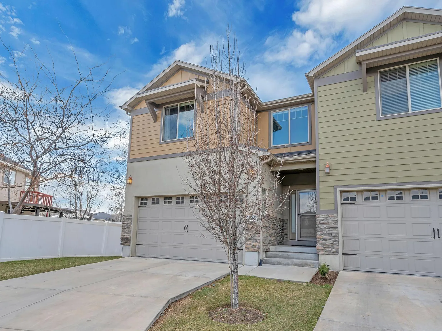 3 bed, 2010 sqft, $2,400 — Photo 2