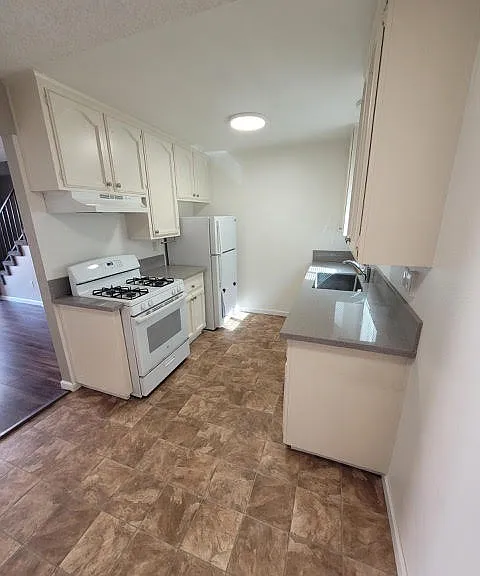 214 Daisy Ave #214 — Photo 3