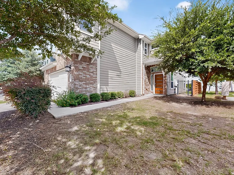 5915 Swayden Ln — Photo 3