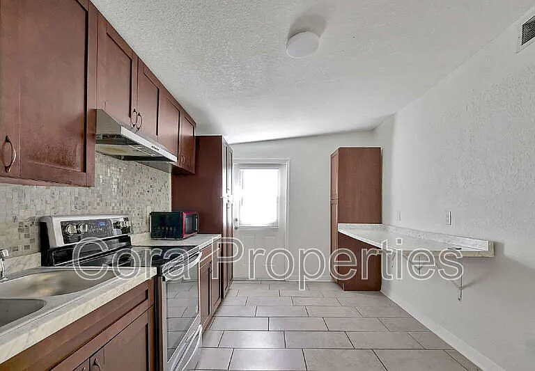 608 Claude Holmes Sr Ave — Photo 7