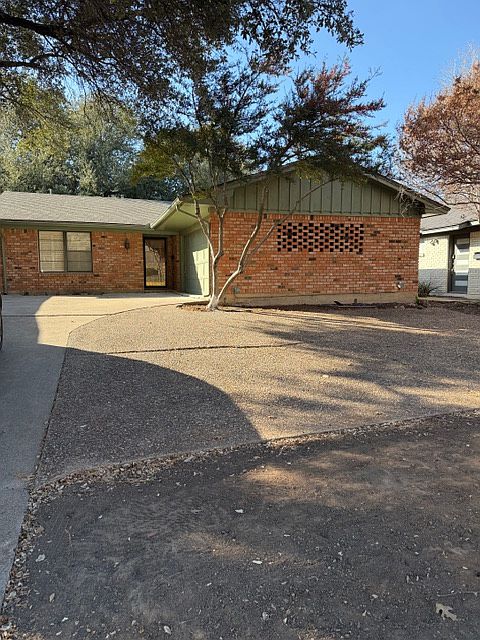 1st image of 2728 McCart Ave
