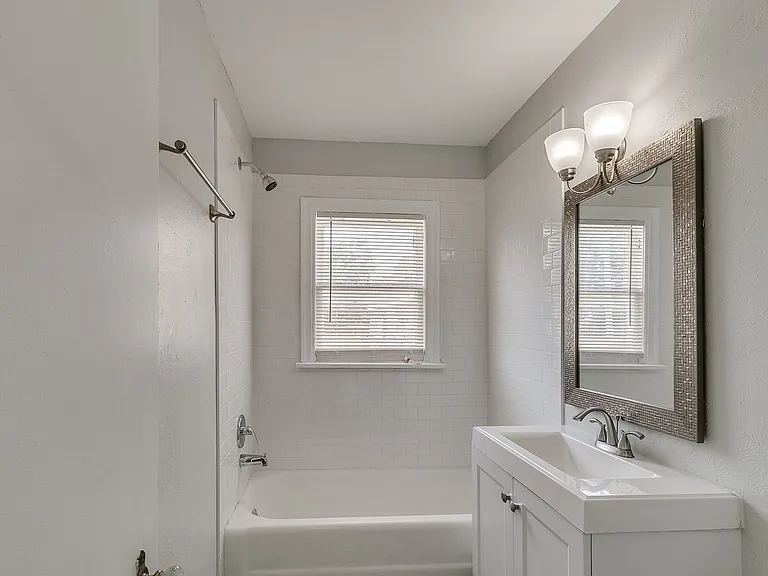 2042 NW 34th St — Photo 44
