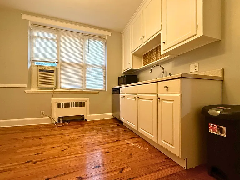 80 Strathmore Rd #1 — Photo 13